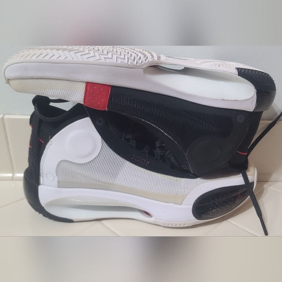 Air Jordan XXXIV 34 White University Red Black Chicago Men's Size 11 - Picture 6 of 11